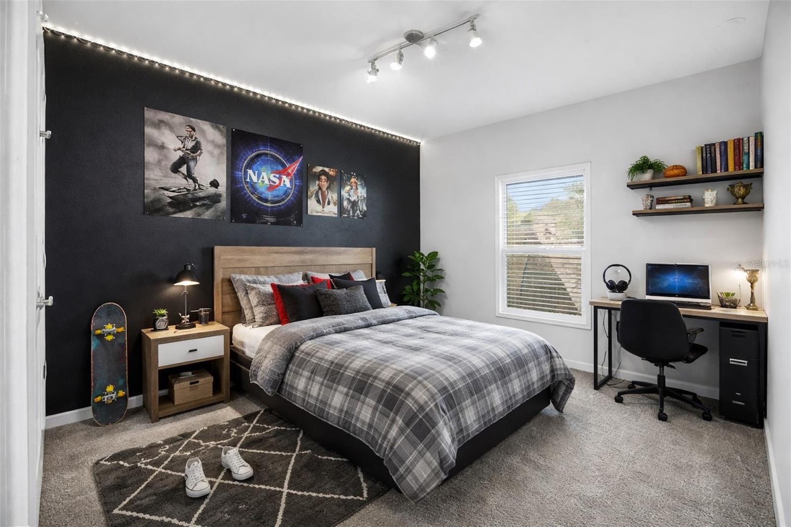 GROVELAND LAGO KATRINA - Residential