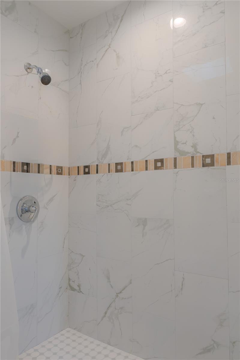 LONESOME PINES - Residential Lease