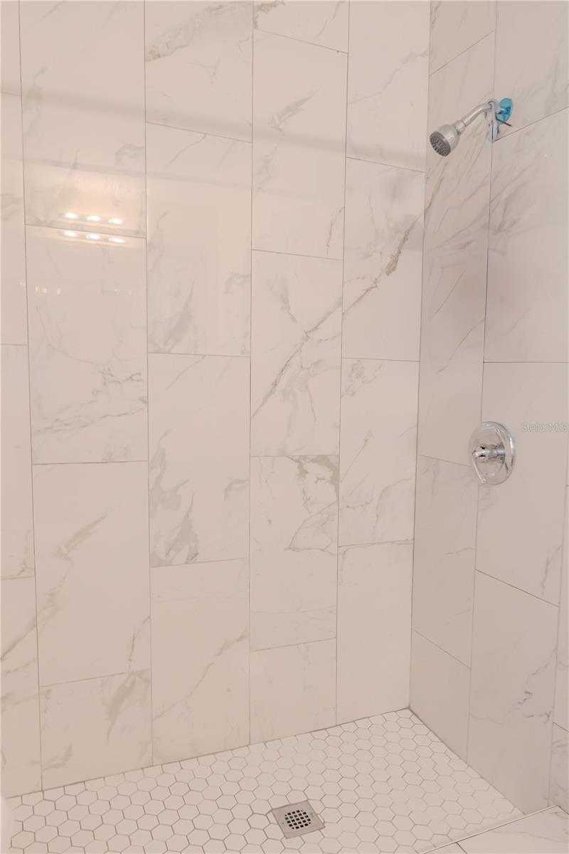 LONESOME PINES - Residential Lease