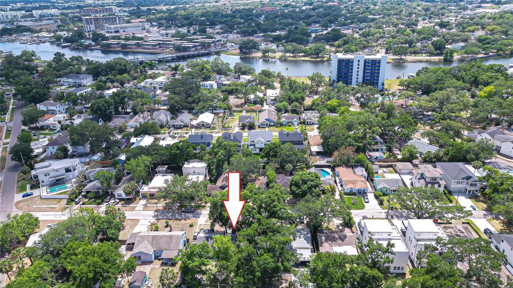 Photo of 1009 W Coral Street, Tampa, FL 33602 (MLS # TB8503696)