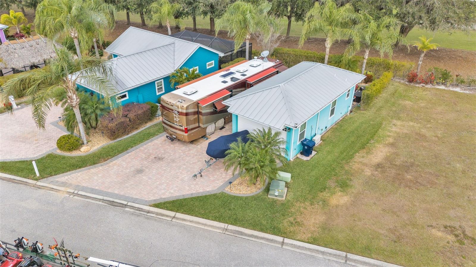 BAY LAKE RESIDENCE - Land