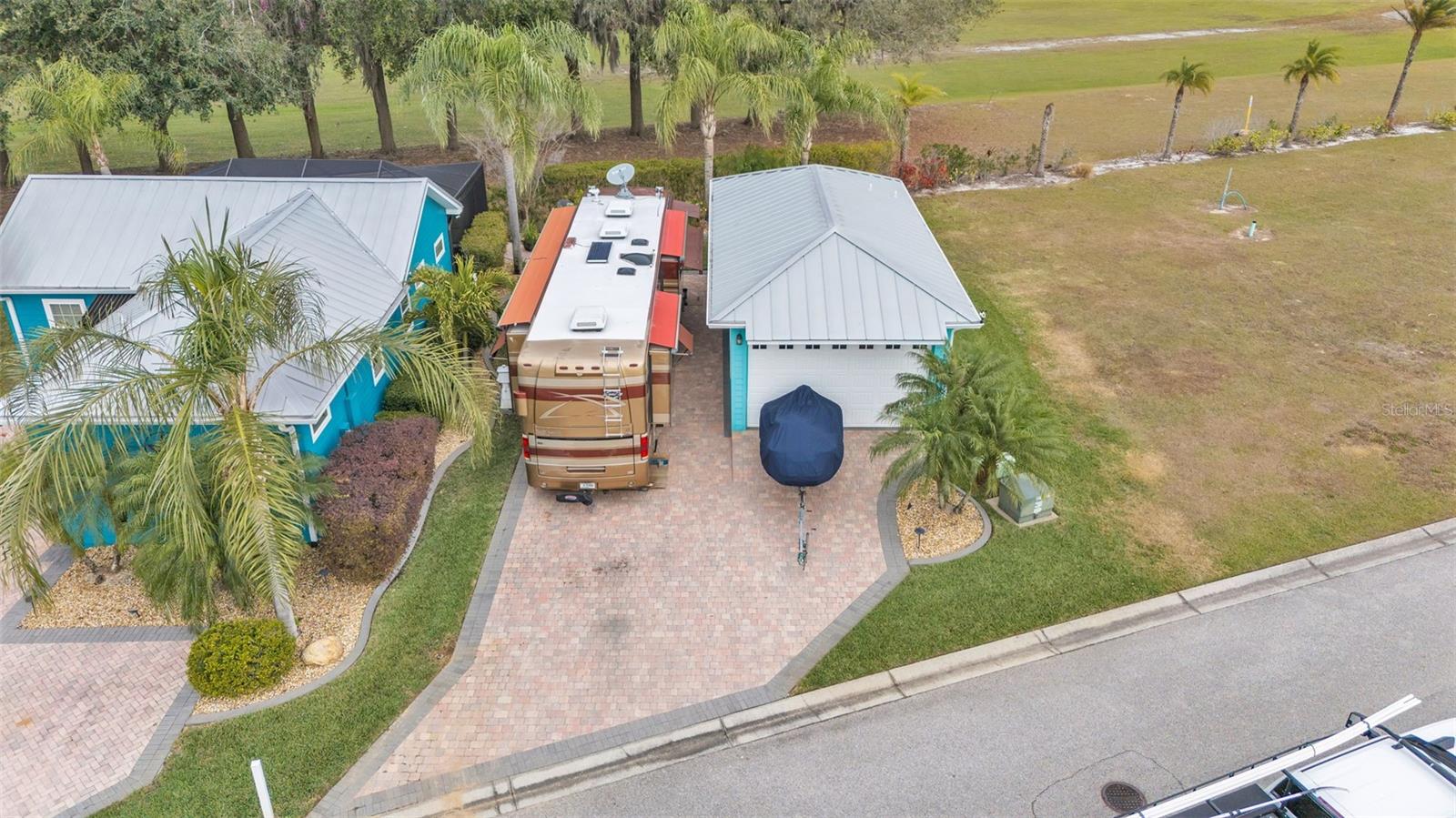 BAY LAKE RESIDENCE - Land