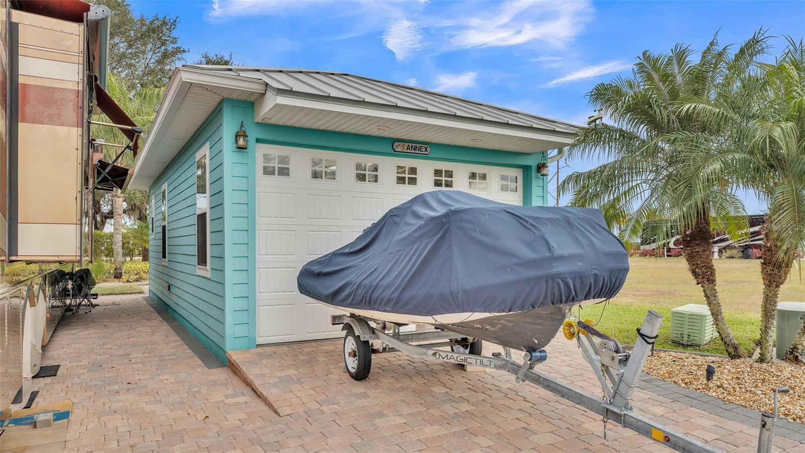 BAY LAKE RESIDENCE - Land