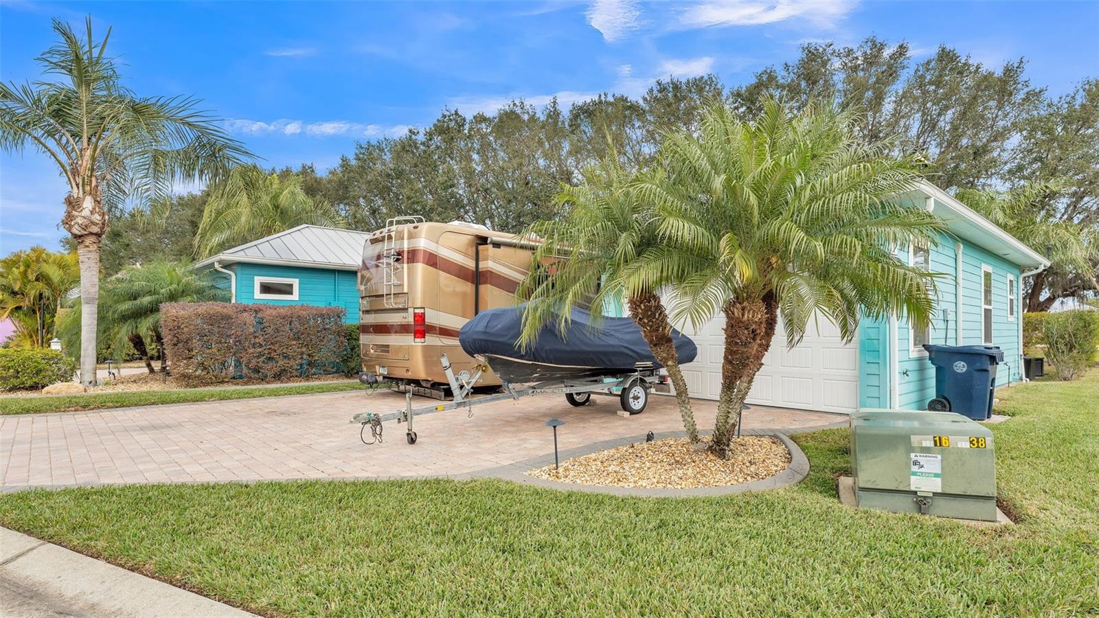 BAY LAKE RESIDENCE - Land