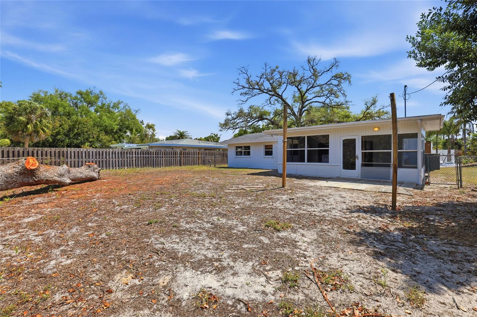 SOUTH GATE - Residential