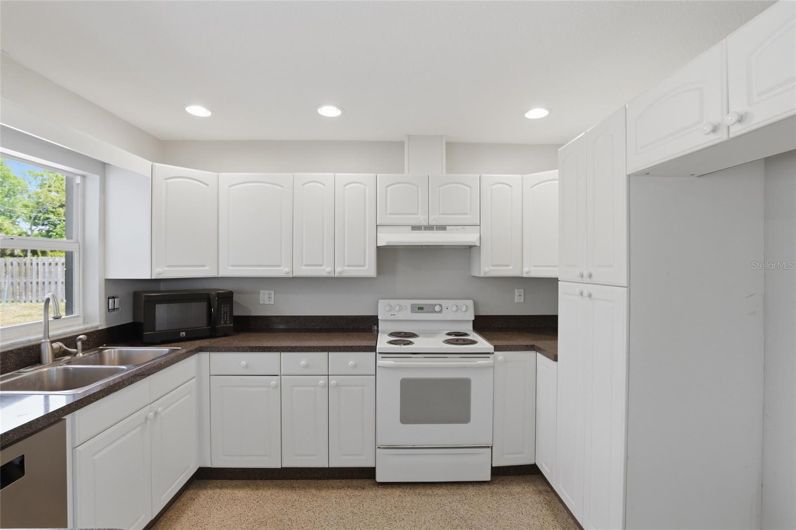 SOUTH GATE - Residential