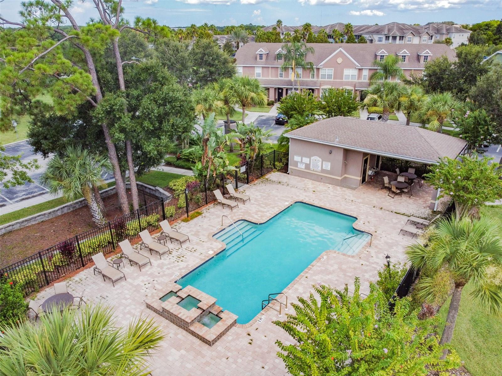 TOWNHOMES OF BAY PORT COLONY - Residential