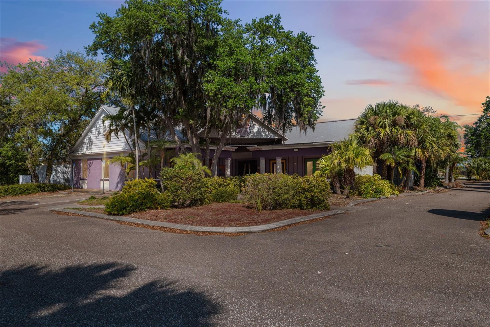 FHR Commercial is pleased to present an excellent opportunity to purchase the former Hamburger Mary’s, currently built out with two bars and over 40FT of hood, on the busy US Highway 19 corridor in Clearwater, FL.
1.93 Acre Parcel
122 Parking Spots
Fire Sprinkler System
Over 40FT Of Hood Space
Billboard Ground Lease In Effect
7,932SF Restaurant Space
Asking $2,100,000 As-Is
Excellent full-service bar and kitchen opportunity as the property is strategically positioned off of US Highway 19 (Over 95,000 VPD) within the Clearwater area of Tampa Bay. Nearby retailers include those at Countryside Mall, Home Depot, Lowes, Kohls, Maple Lanes, and many more.