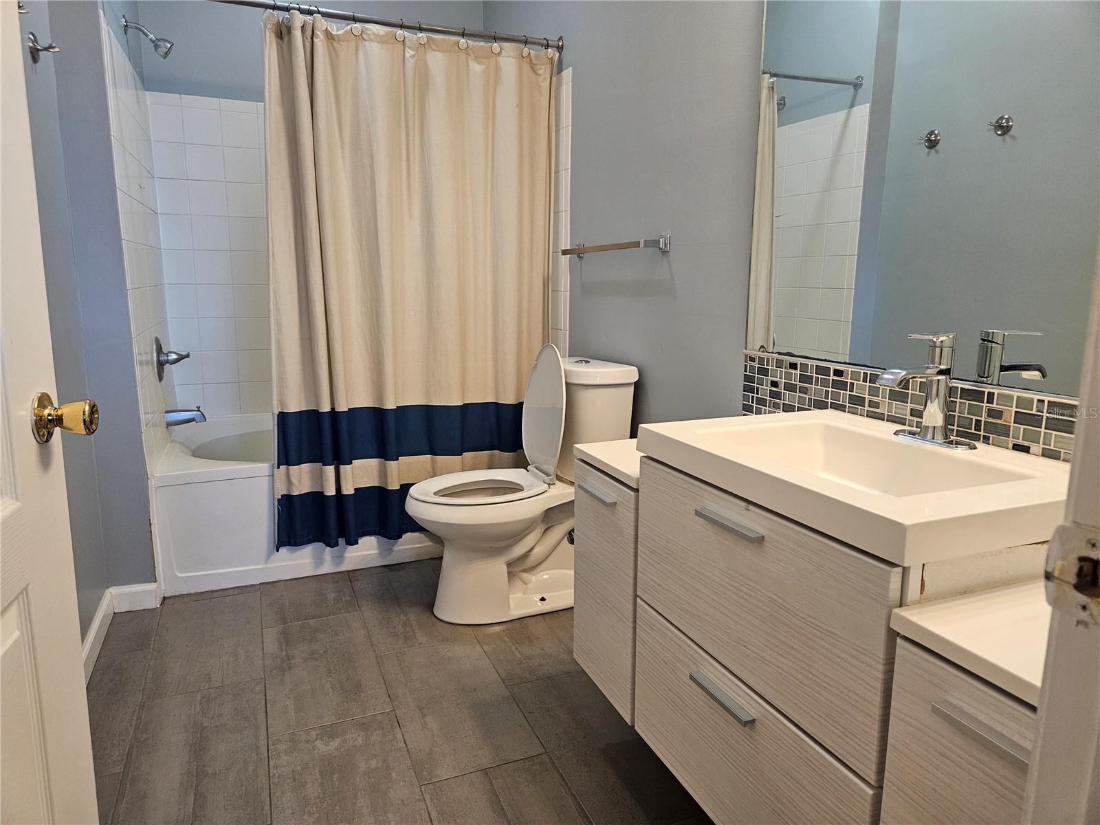 THE VILLAS CONDO - Residential