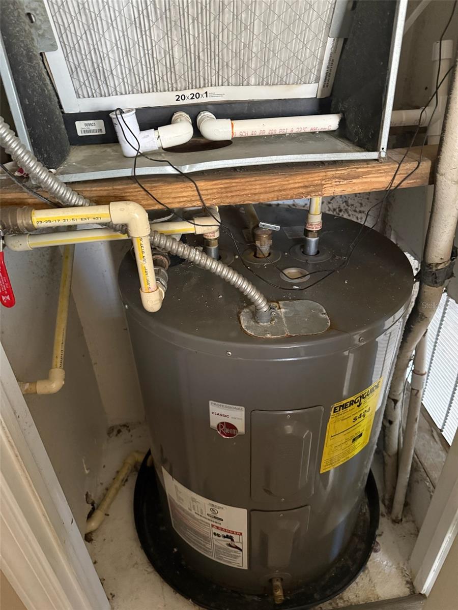 THE VILLAS CONDO - Residential