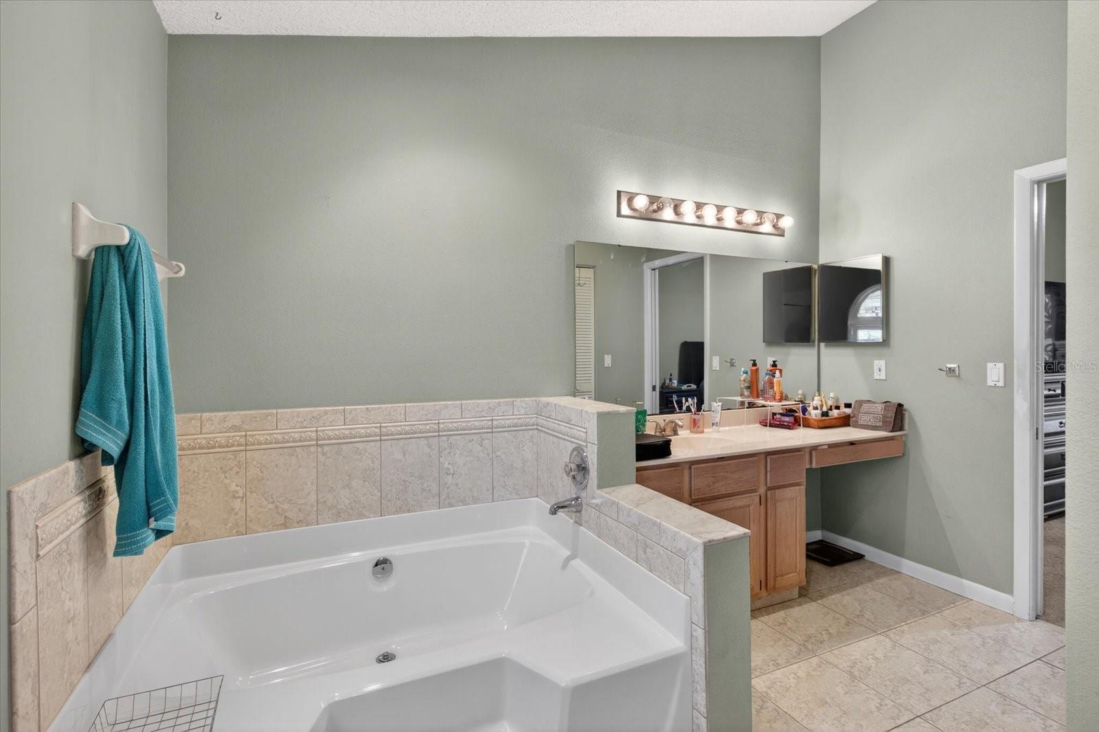 HAMLETS GROVE - Residential