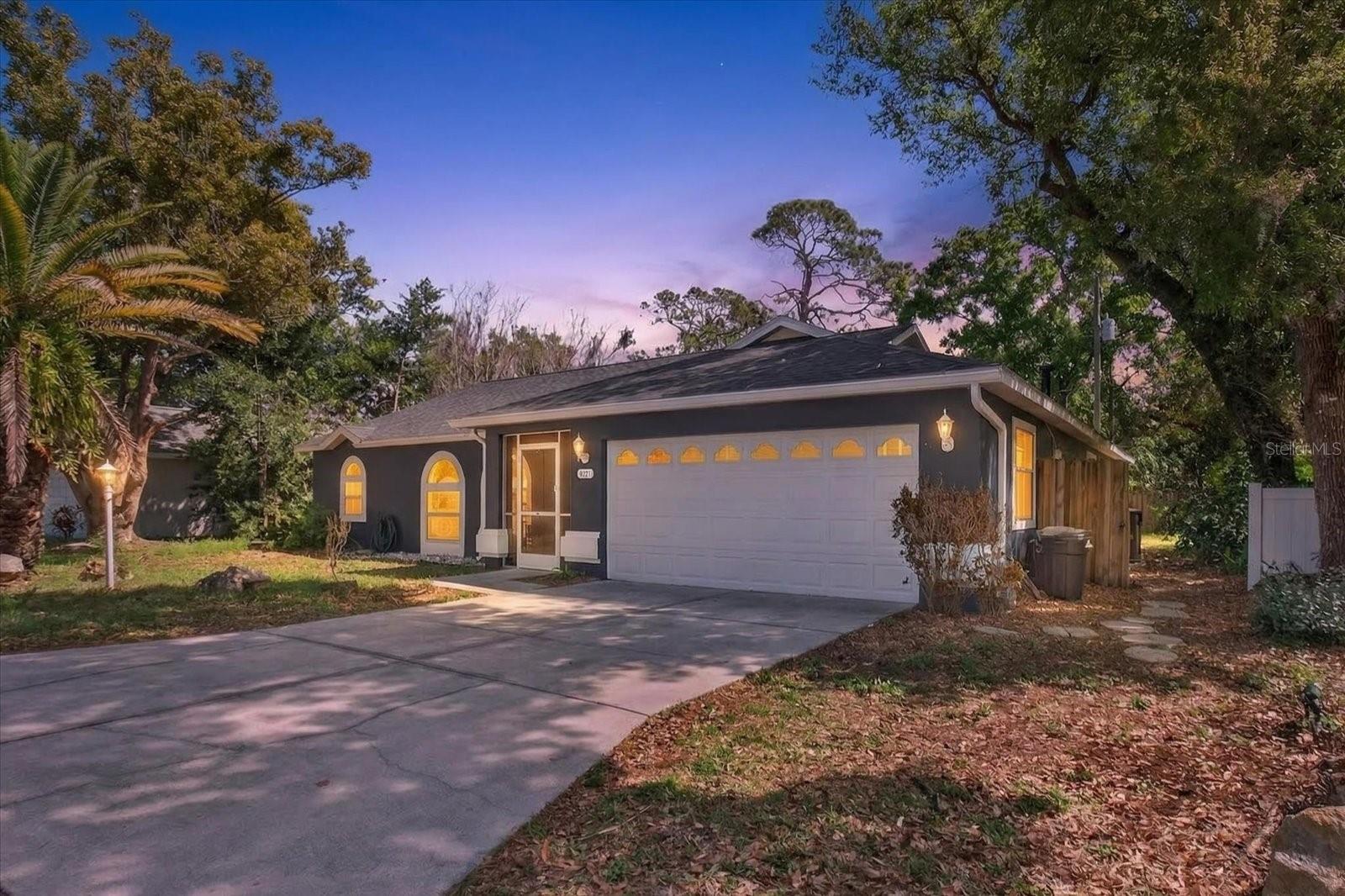 HAMLETS GROVE - Residential