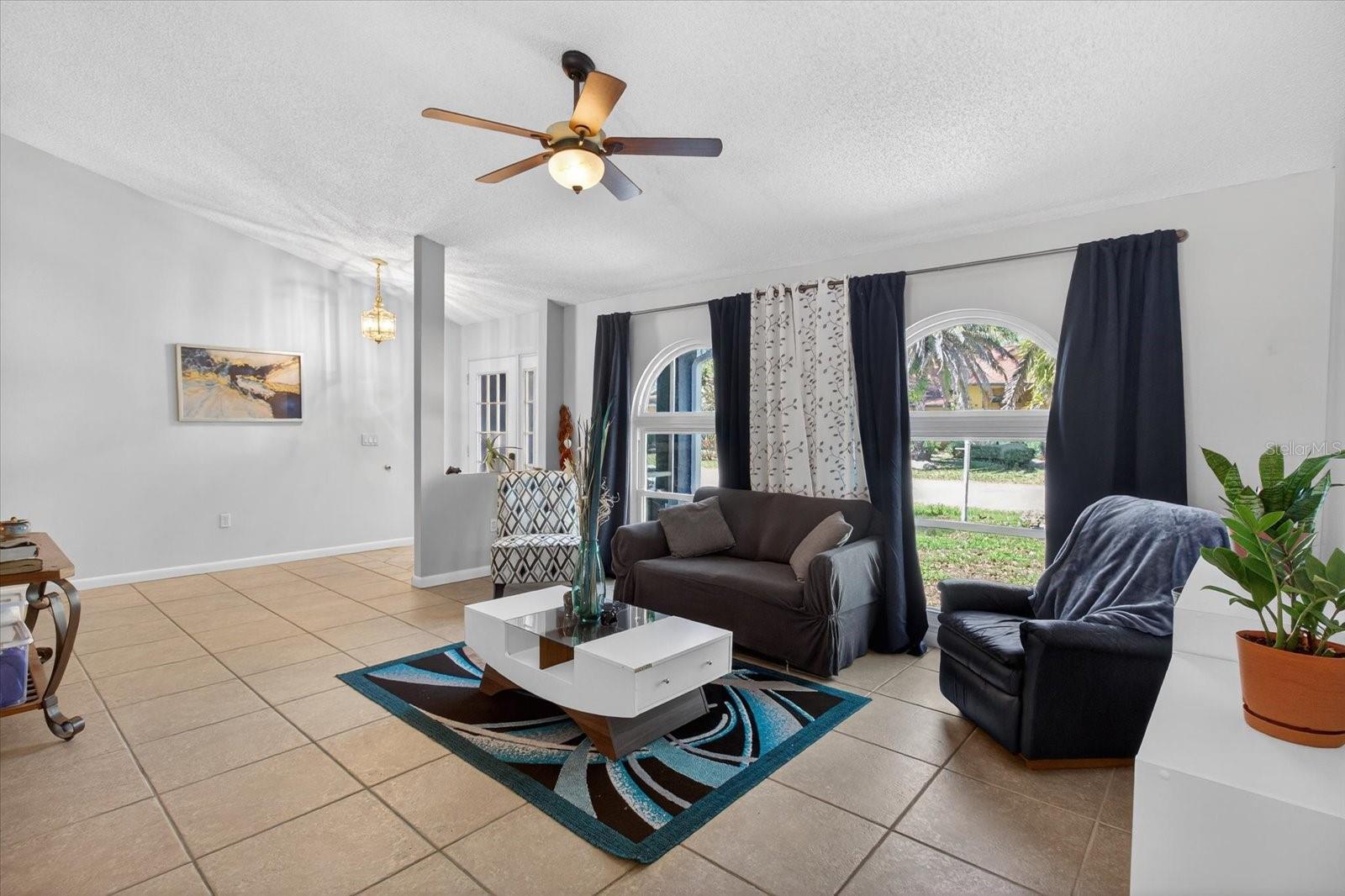 HAMLETS GROVE - Residential