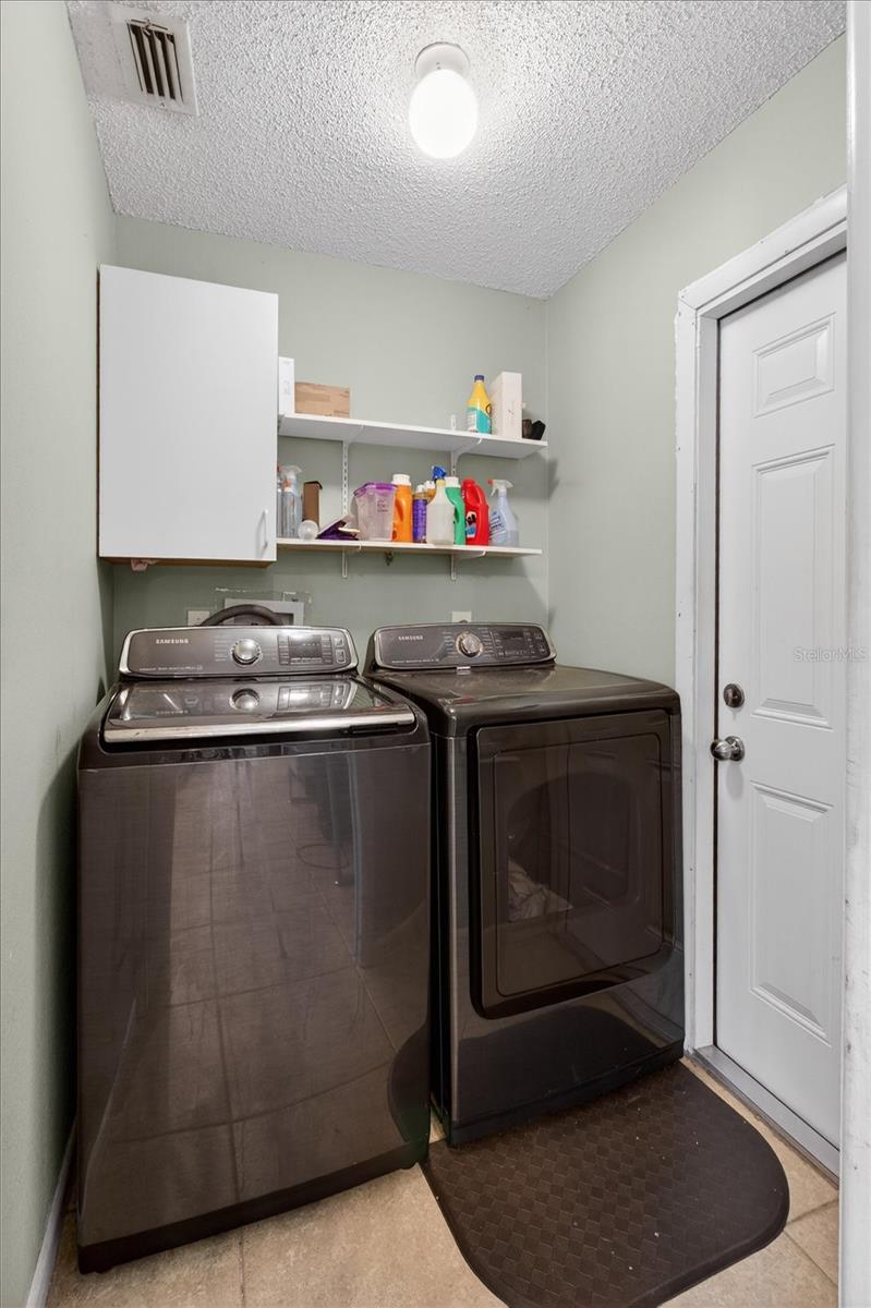 HAMLETS GROVE - Residential