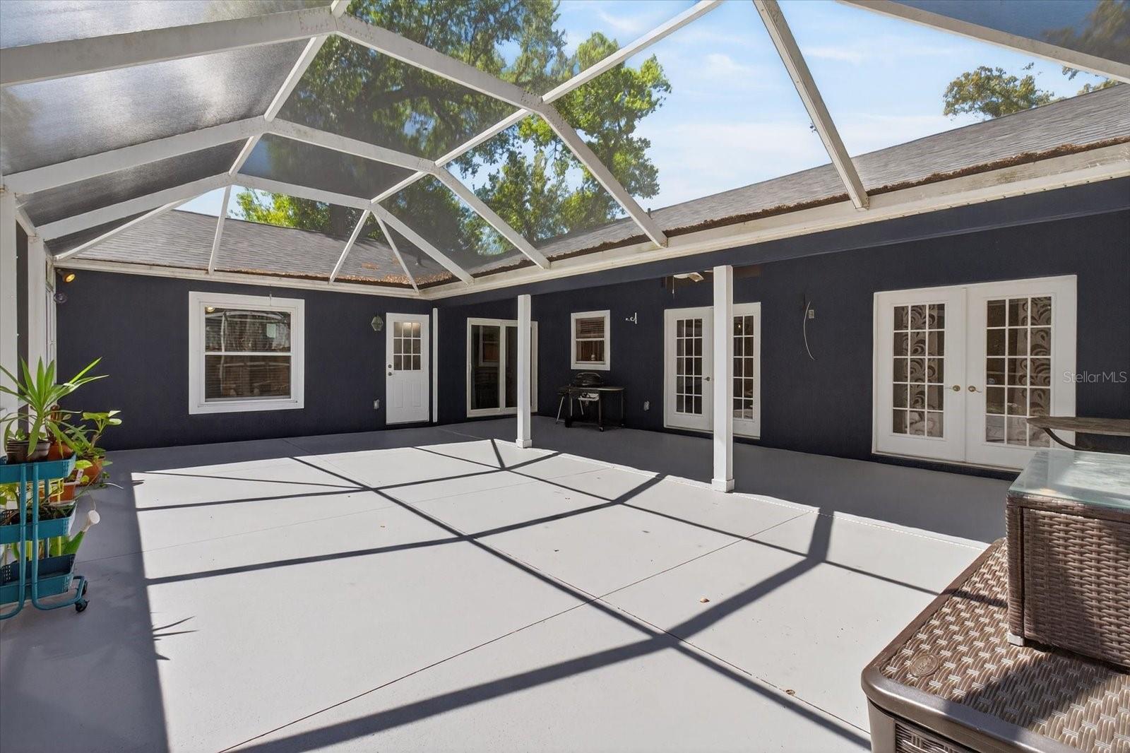 HAMLETS GROVE - Residential