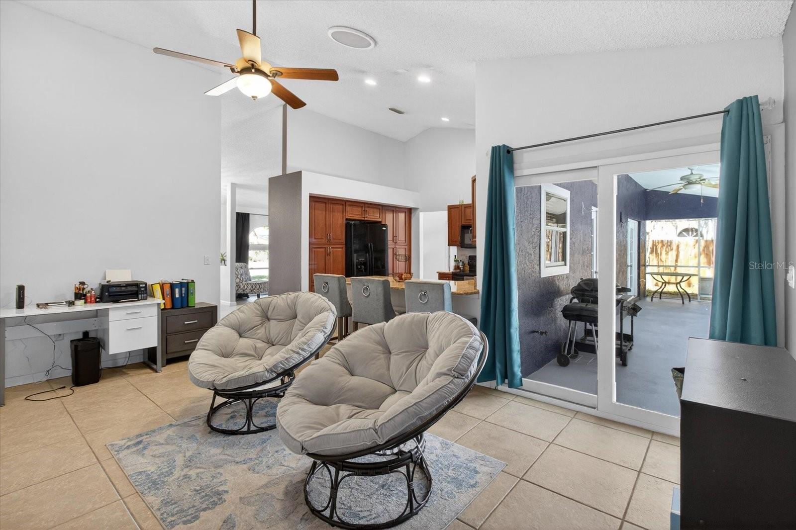 HAMLETS GROVE - Residential