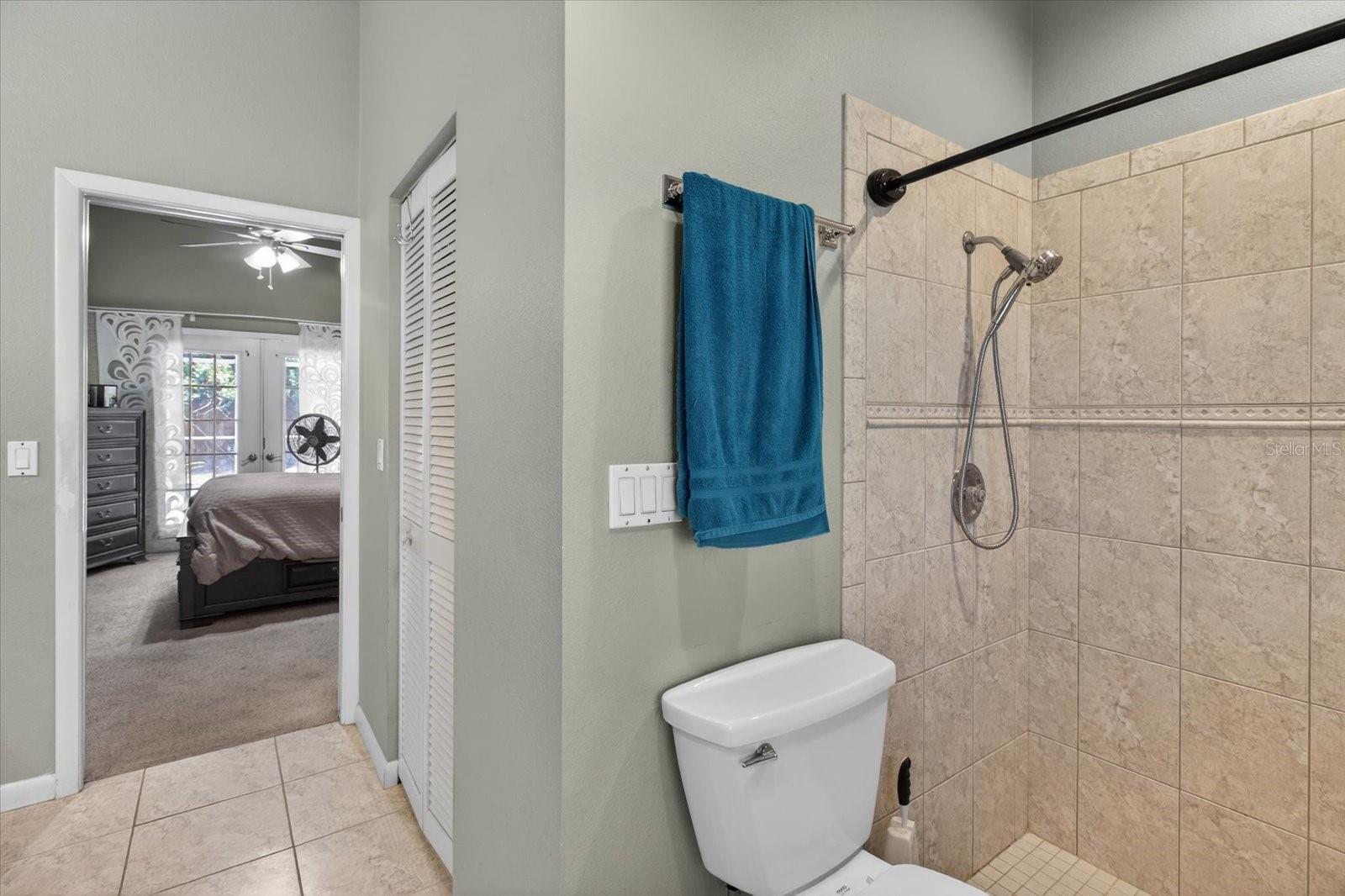 HAMLETS GROVE - Residential