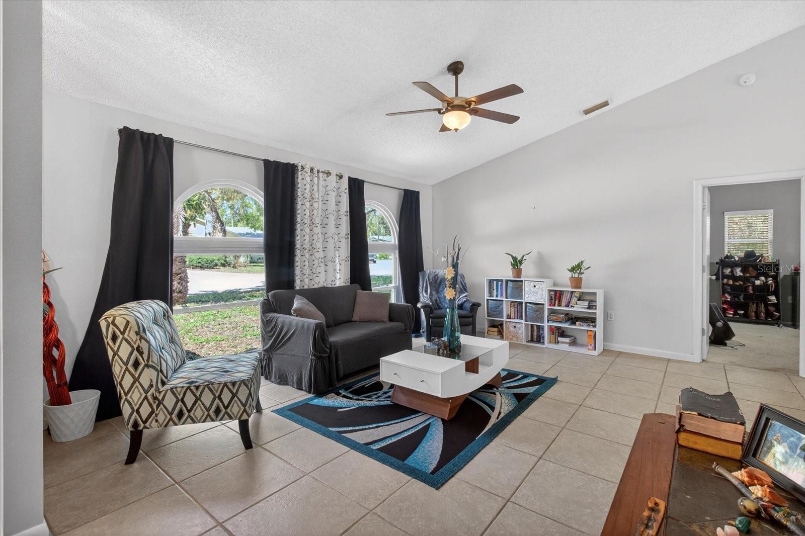 HAMLETS GROVE - Residential