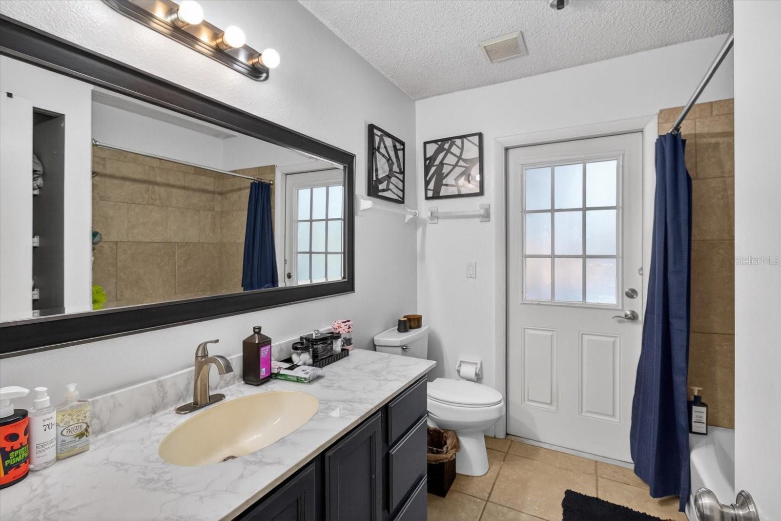 HAMLETS GROVE - Residential