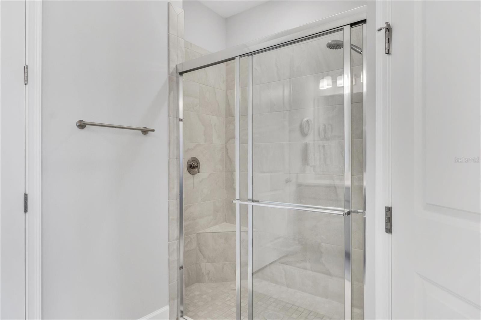 AZARIO ESPLANADE PH VII - Residential