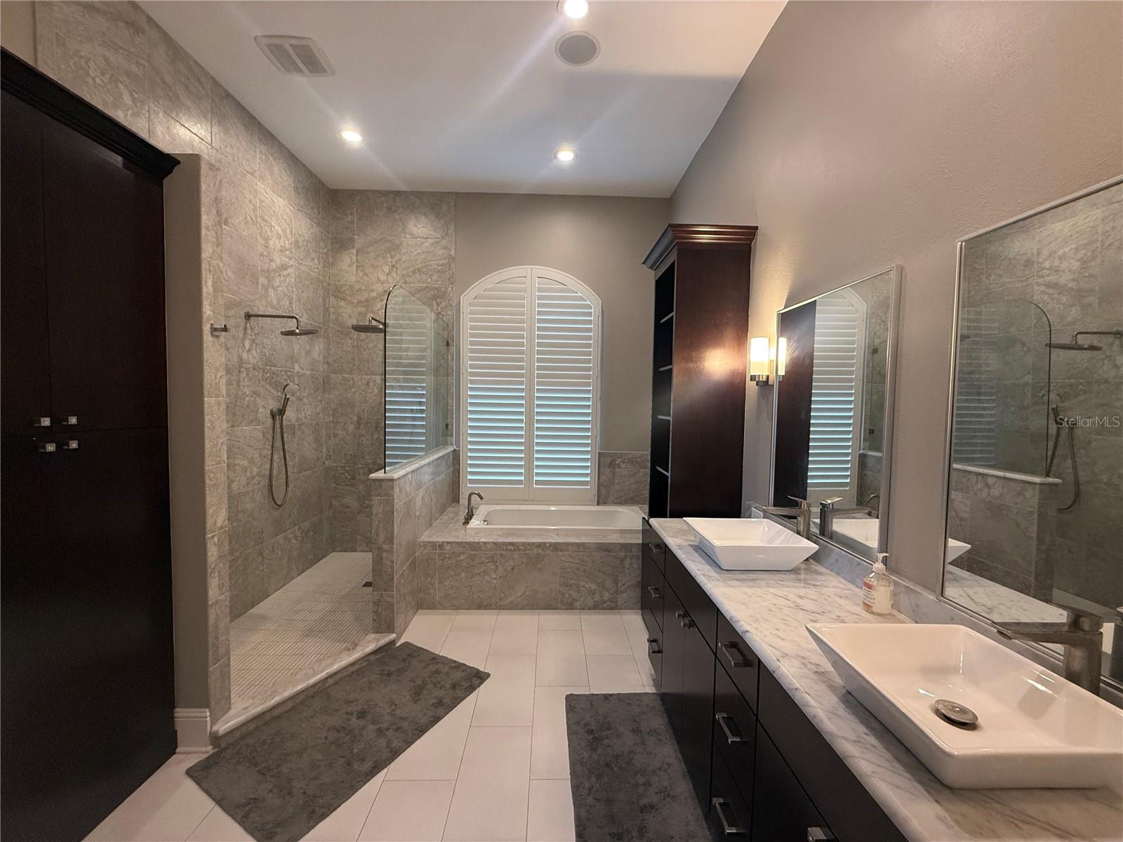 KEYSTONE SHORES ESTATES - Residential