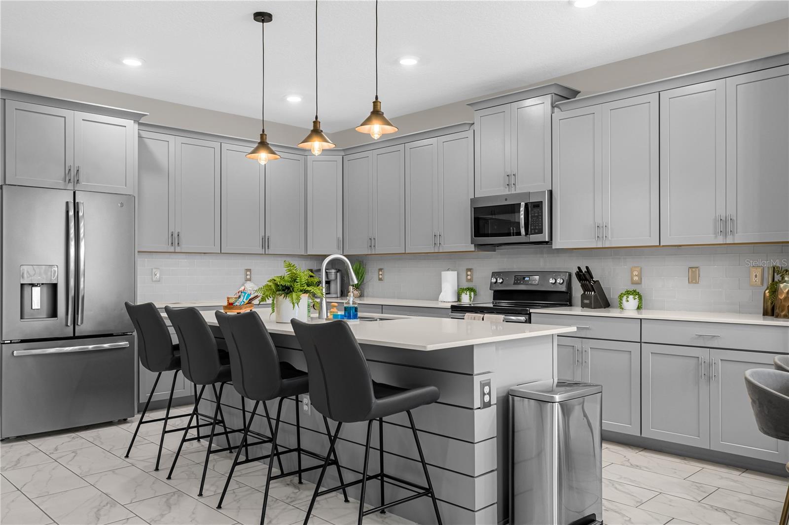 COVE/STOREY LAKE IL - Residential