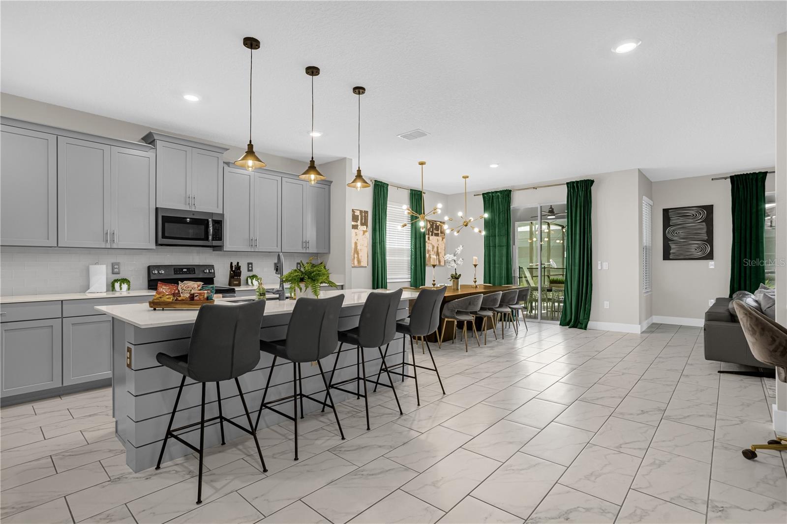 COVE/STOREY LAKE IL - Residential