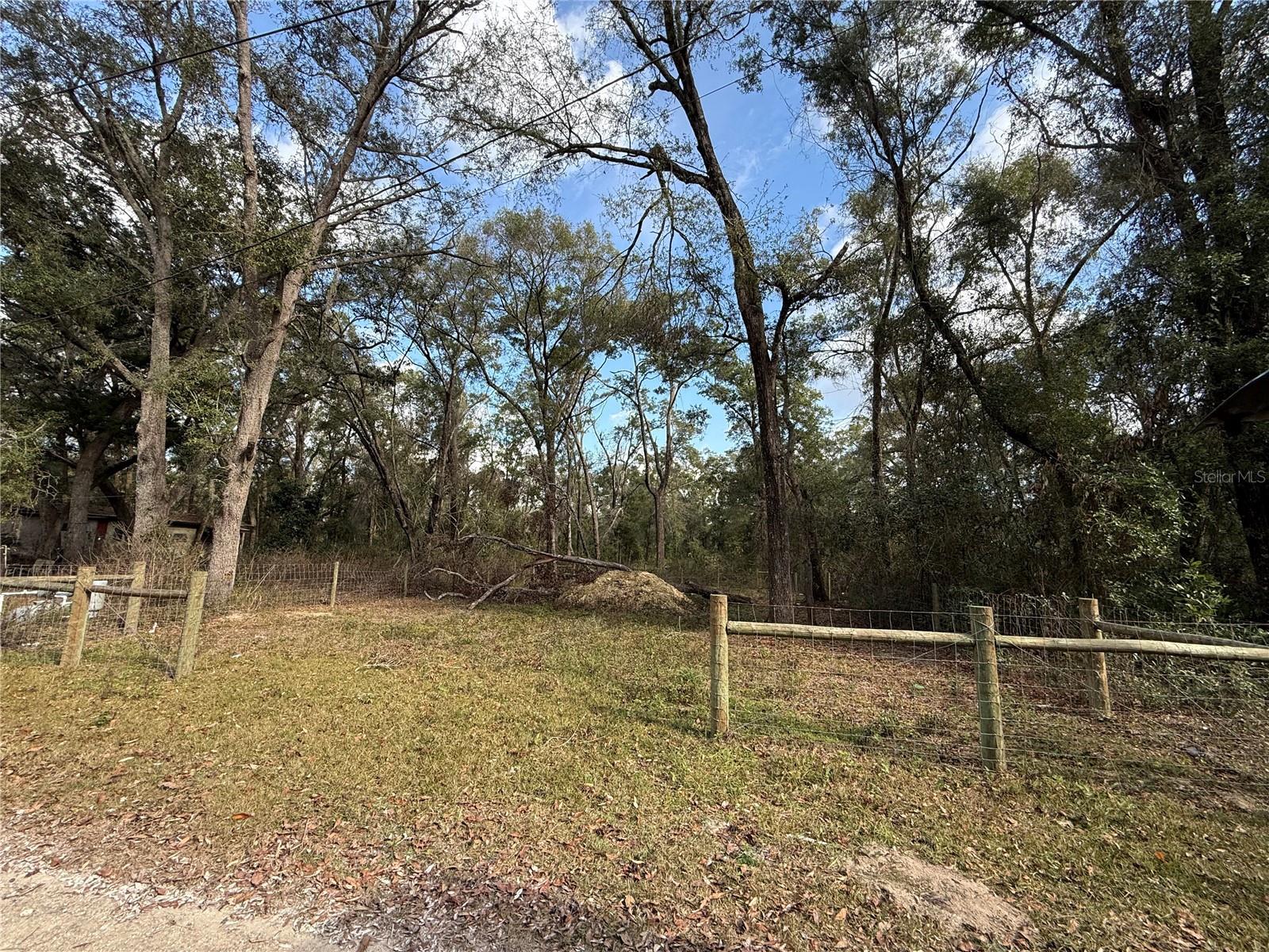 SUWANNEE GARDENS - Land