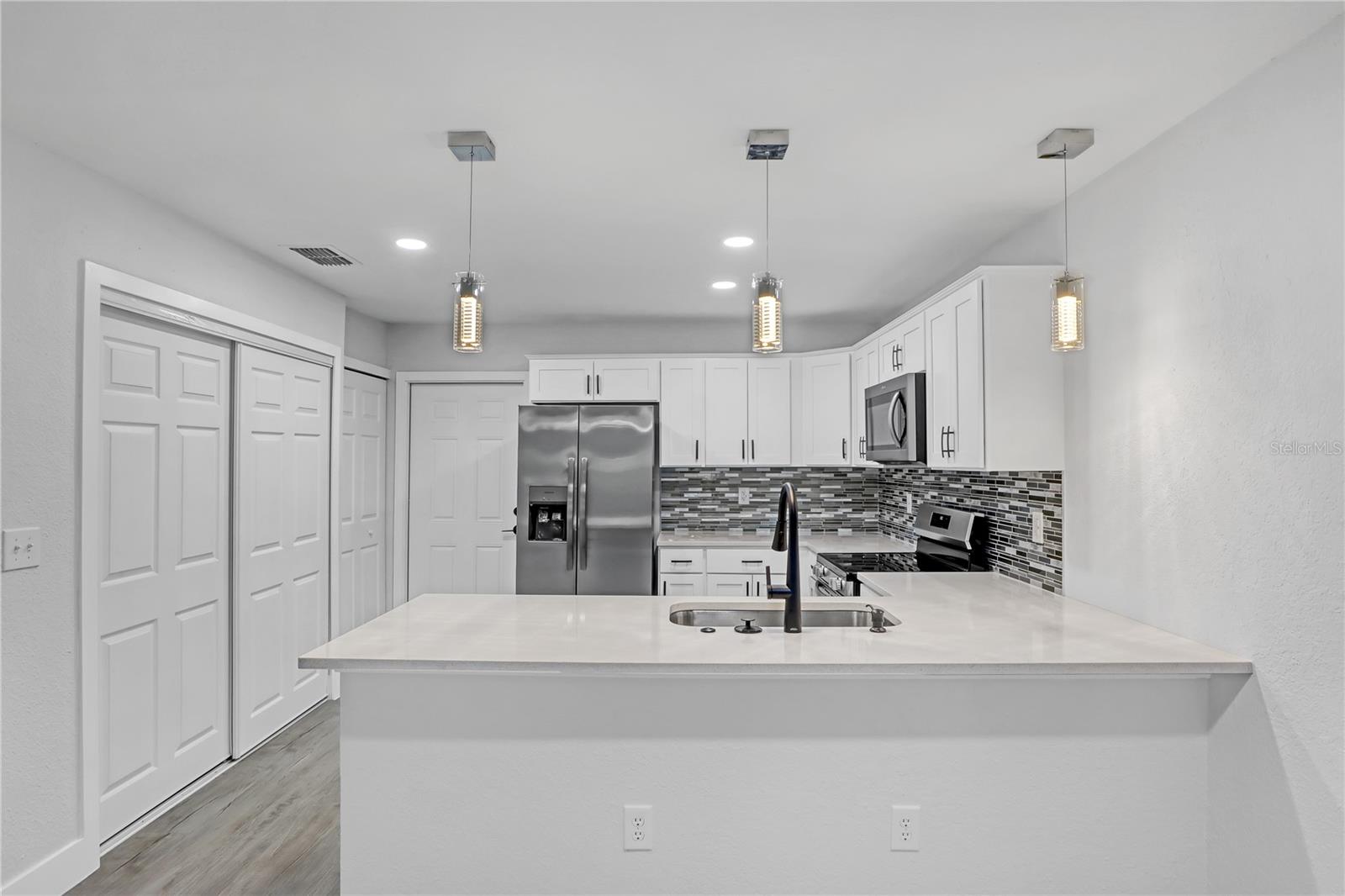 Photo 13 of 41 of 702 S MYRTLE AVENUE house