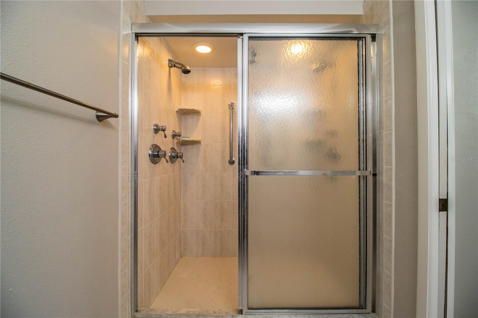 CREEK WOODS A CONDO IN IMPERIALAKES PH 02 SEC 03 - Residential Lease