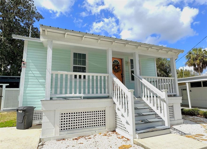 * Adorable 1/1.5 Downtown Crystal River Cottage! * Close to everything! * Just down the street from Hunter Springs Park with beach, playground, kayak launch and board walk * Quick access to everything downtown has to offer from restaurants, shopping, activities, parks and more! * Cute as can be "Florida" cottage * No carpet * Updated kitchen and baths * TV in living and bedroom * Covered seating area outside * Outside shower * Kayak storage * Perfect for a summer or winter getaway. * 3-month minimum stay * $3,000 a month includes all utilities with a cap on the electric *