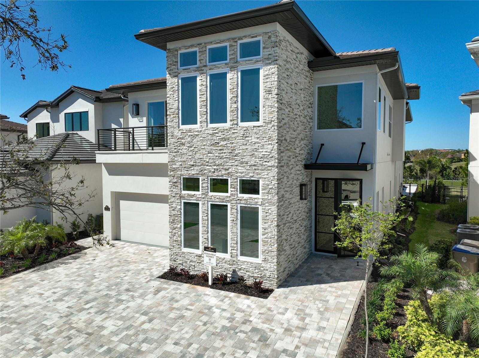 REUNION WEST - Residential