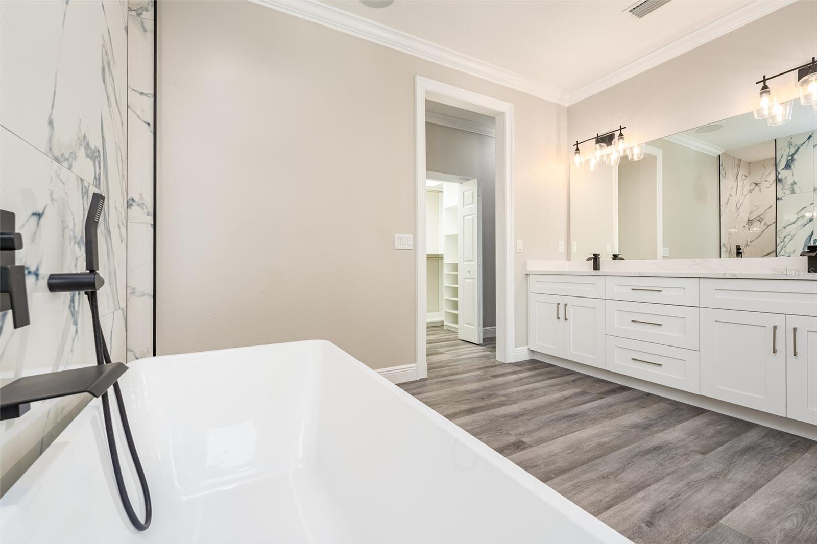 BAY CREST PARK UNIT 01 - Residential