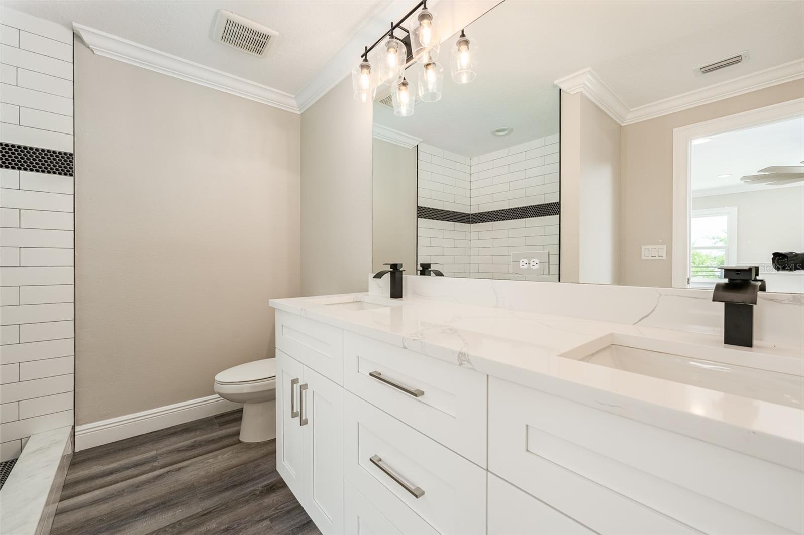 BAY CREST PARK UNIT 01 - Residential