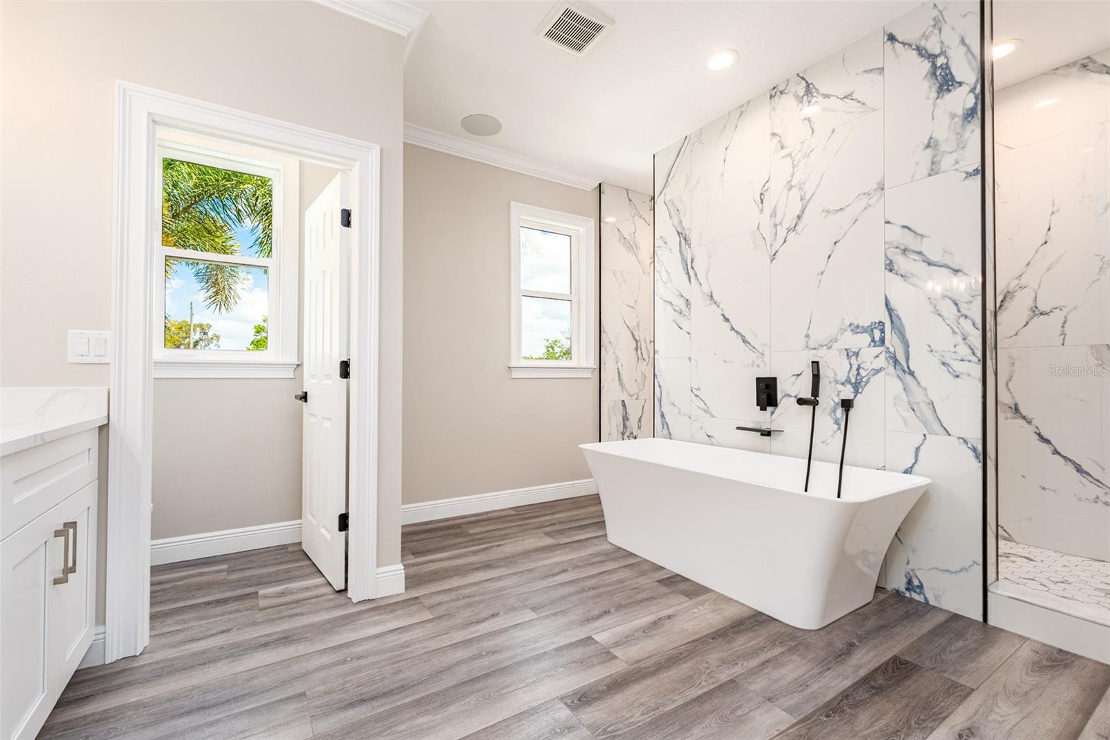 BAY CREST PARK UNIT 01 - Residential