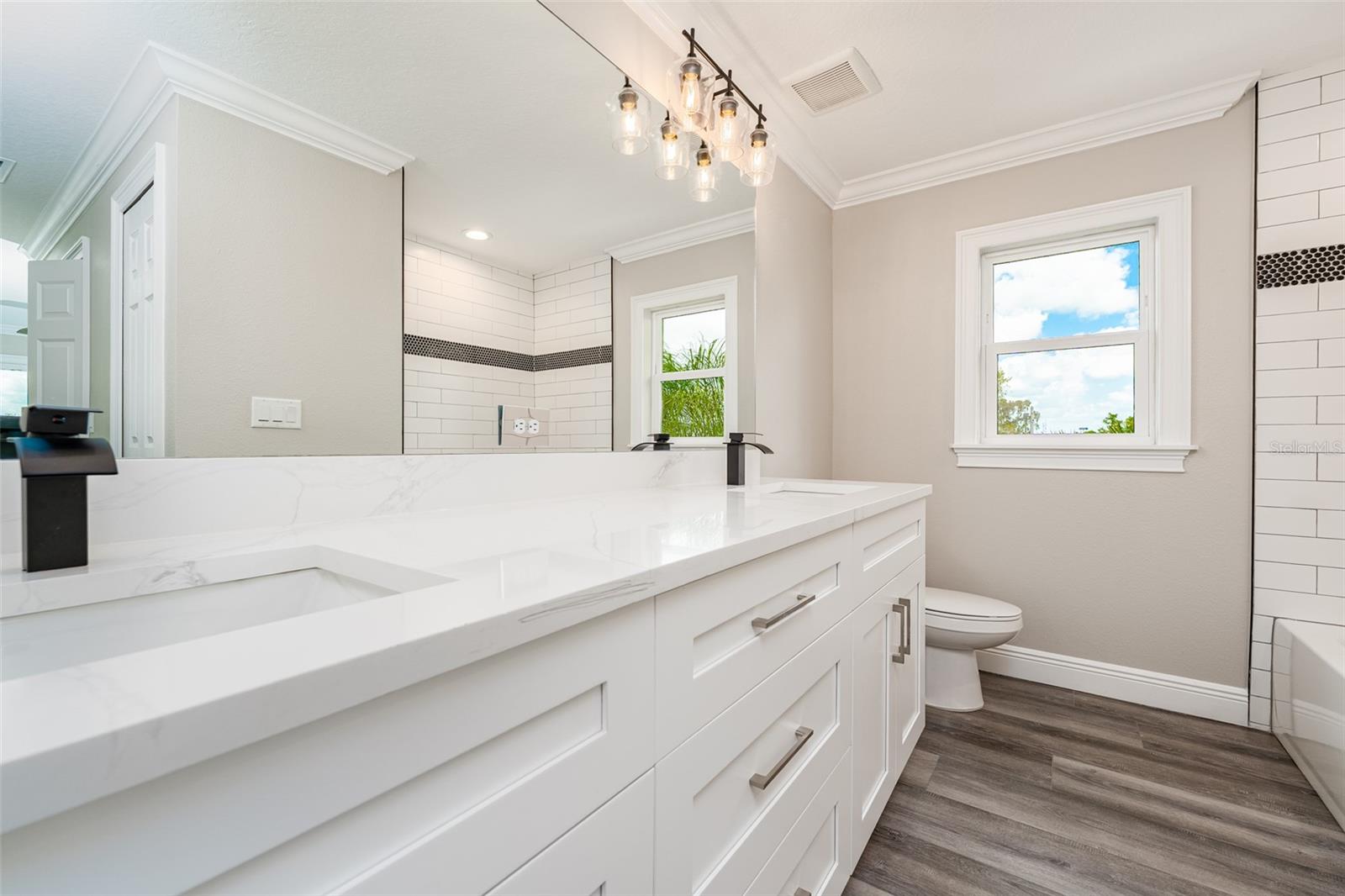 BAY CREST PARK UNIT 01 - Residential