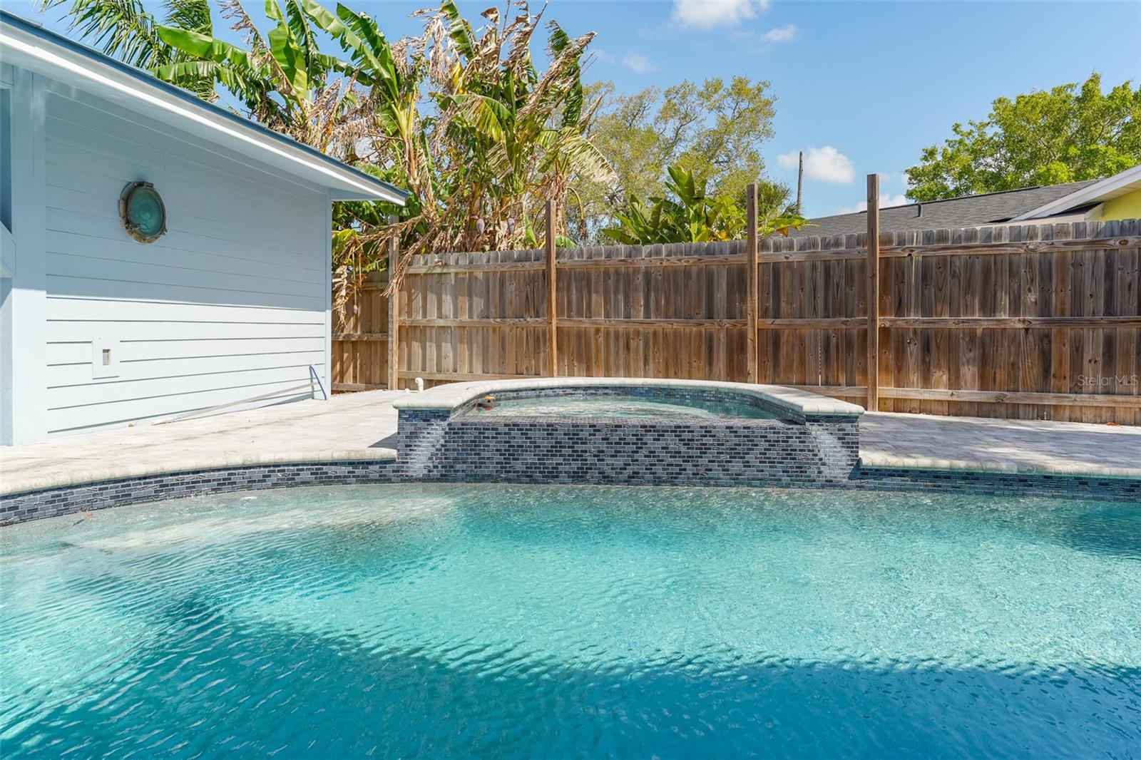 BAY CREST PARK UNIT 01 - Residential