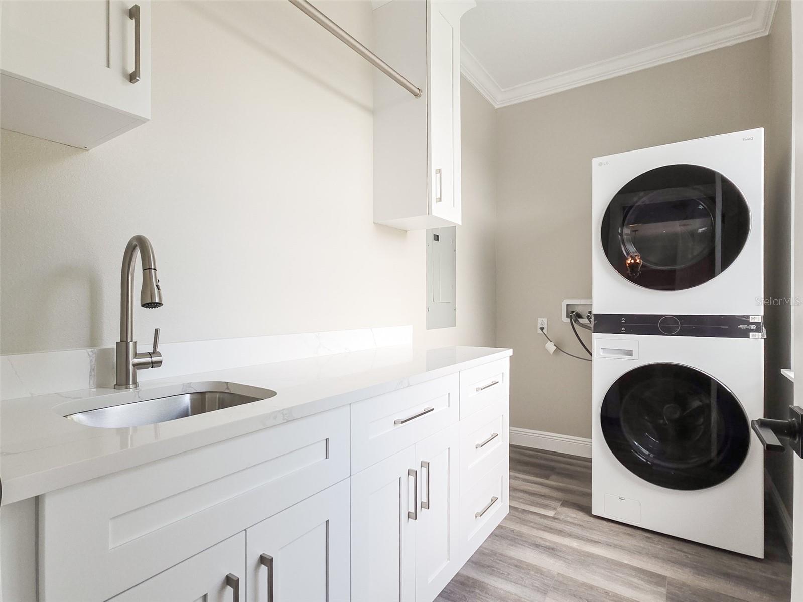 BAY CREST PARK UNIT 01 - Residential