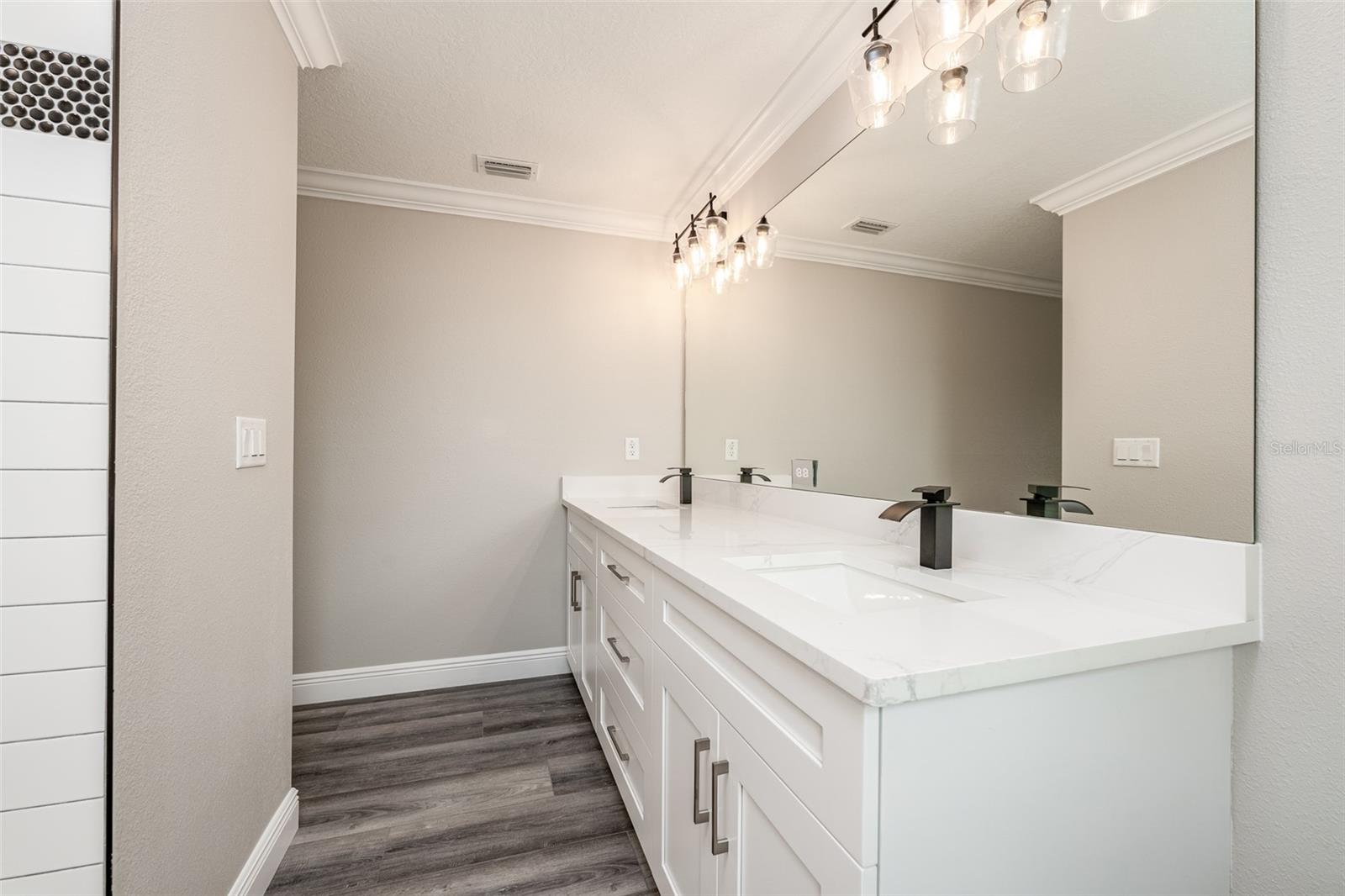 BAY CREST PARK UNIT 01 - Residential