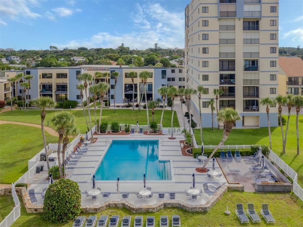 MACARTHUR BEACH - Residential