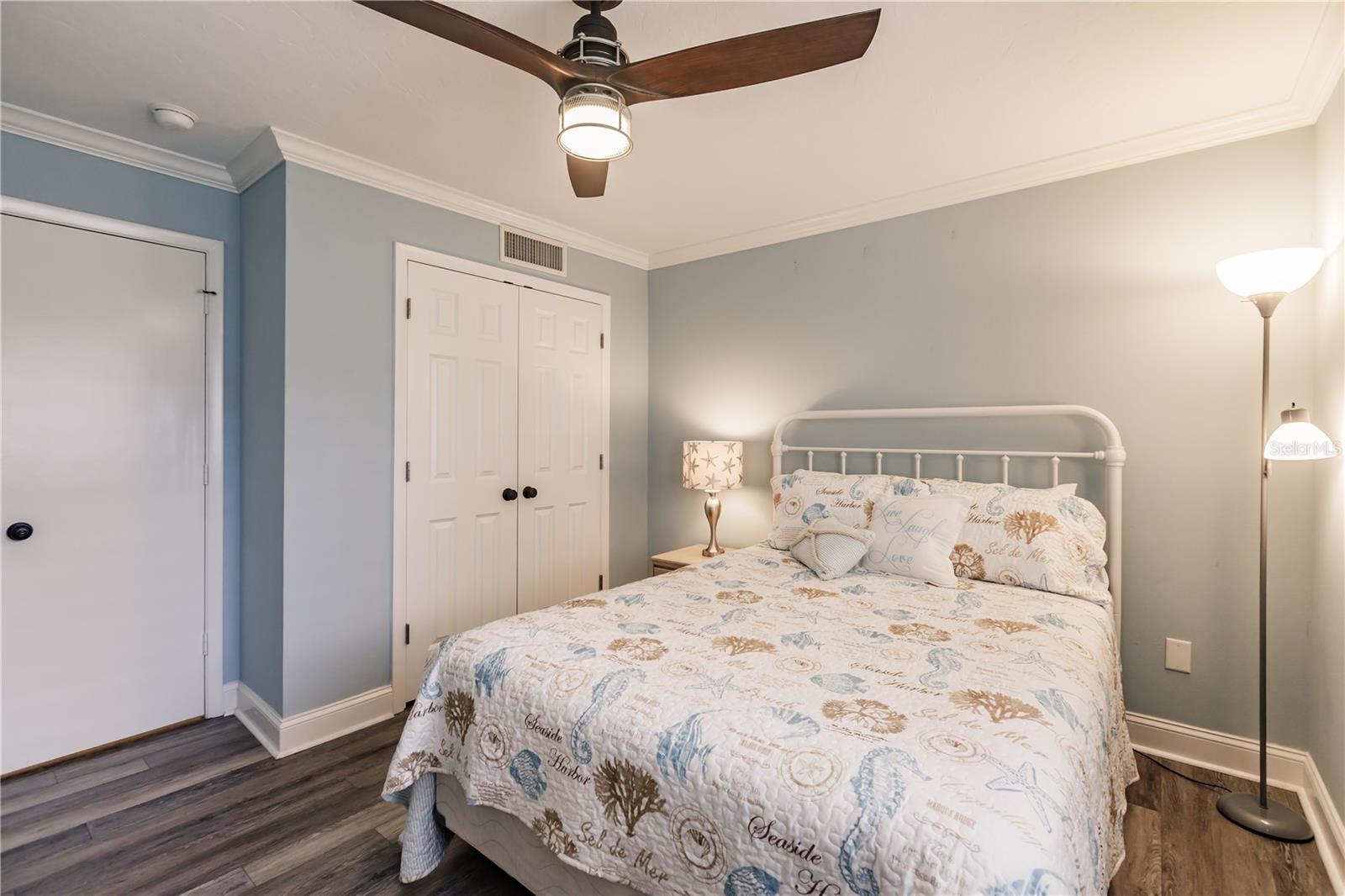 MACARTHUR BEACH - Residential