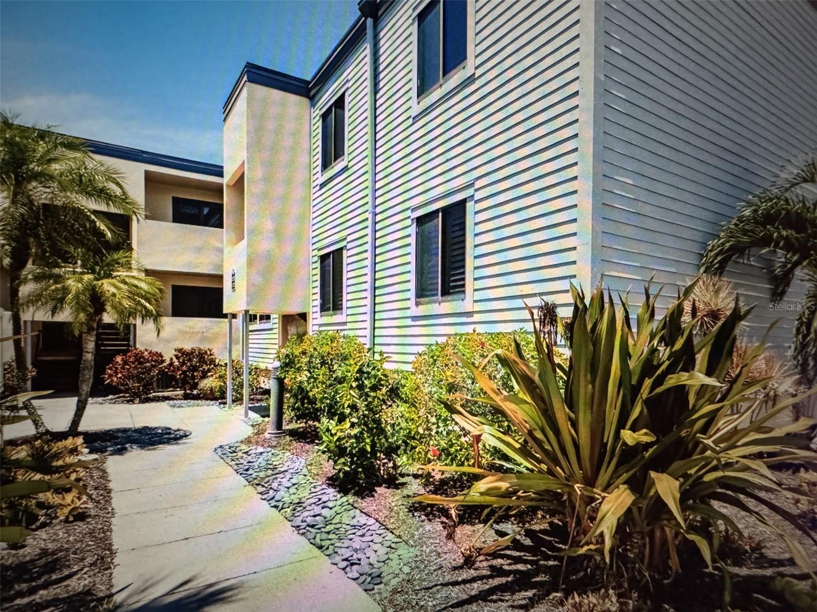 MACARTHUR BEACH - Residential