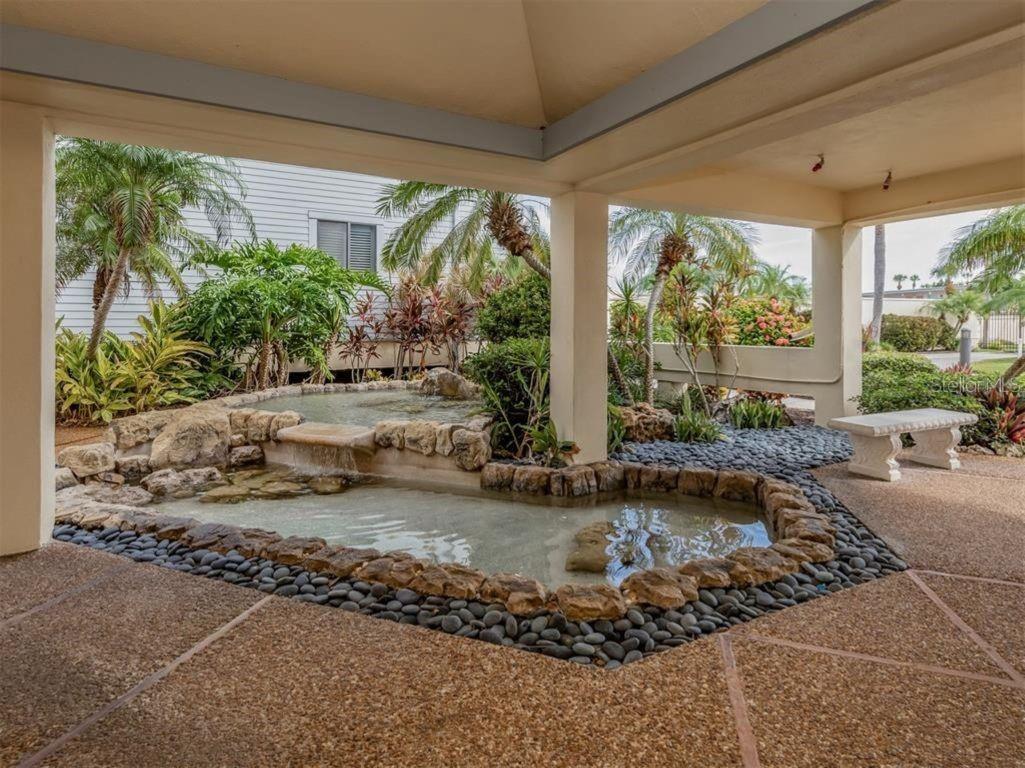 MACARTHUR BEACH - Residential