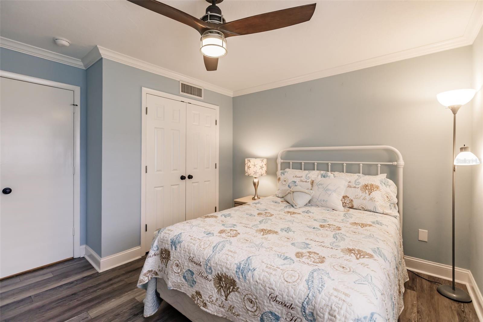 MACARTHUR BEACH - Residential