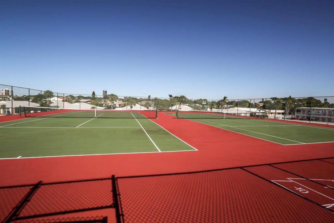 MACARTHUR BEACH - Residential