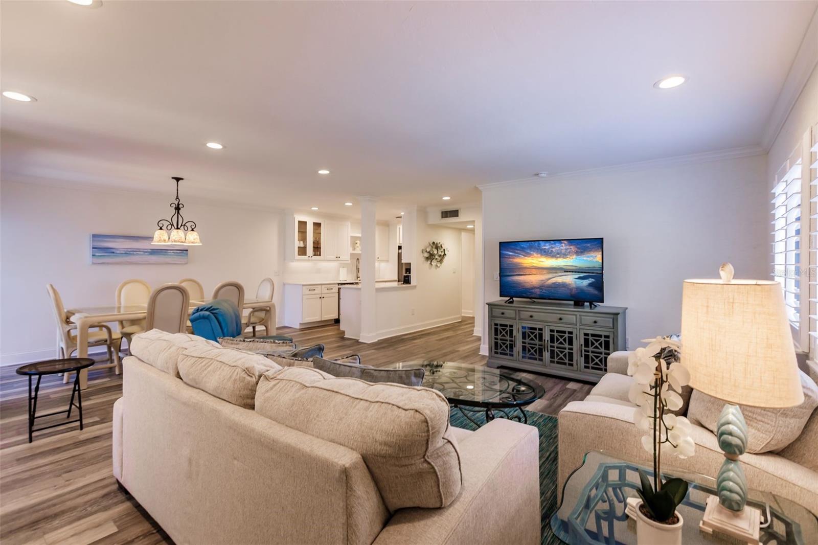 MACARTHUR BEACH - Residential