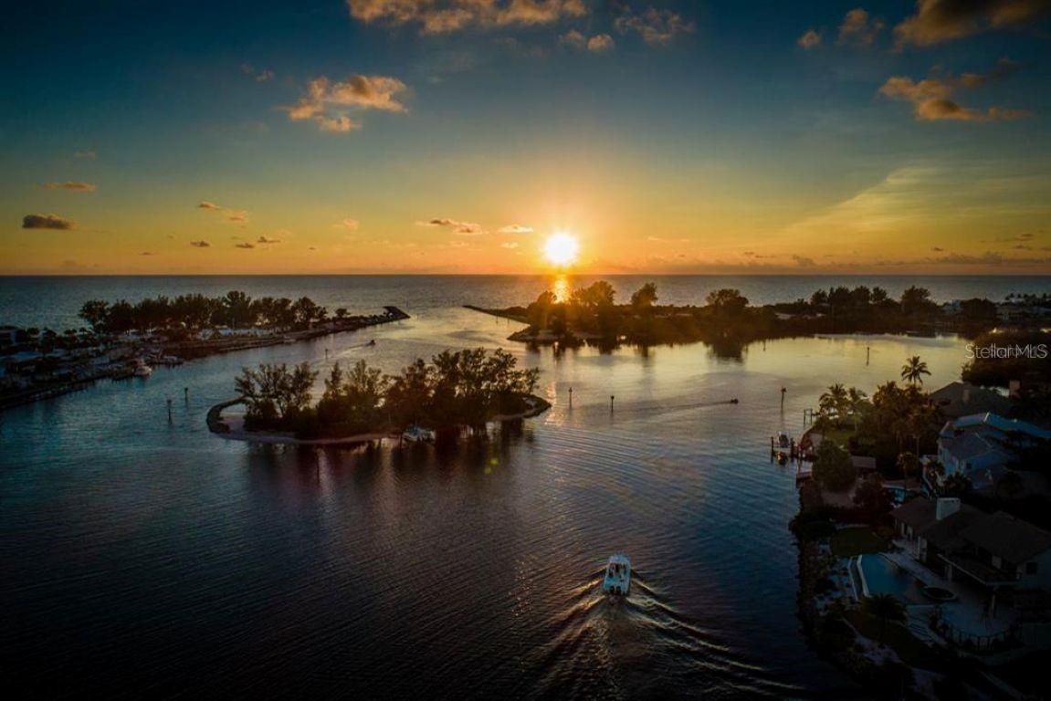 MACARTHUR BEACH - Residential