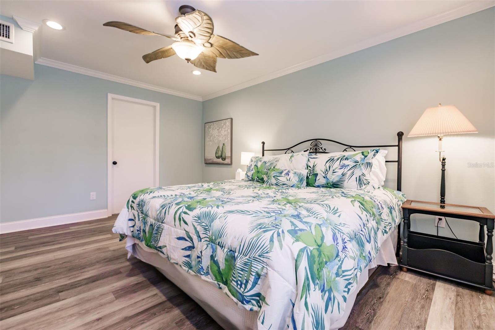 MACARTHUR BEACH - Residential