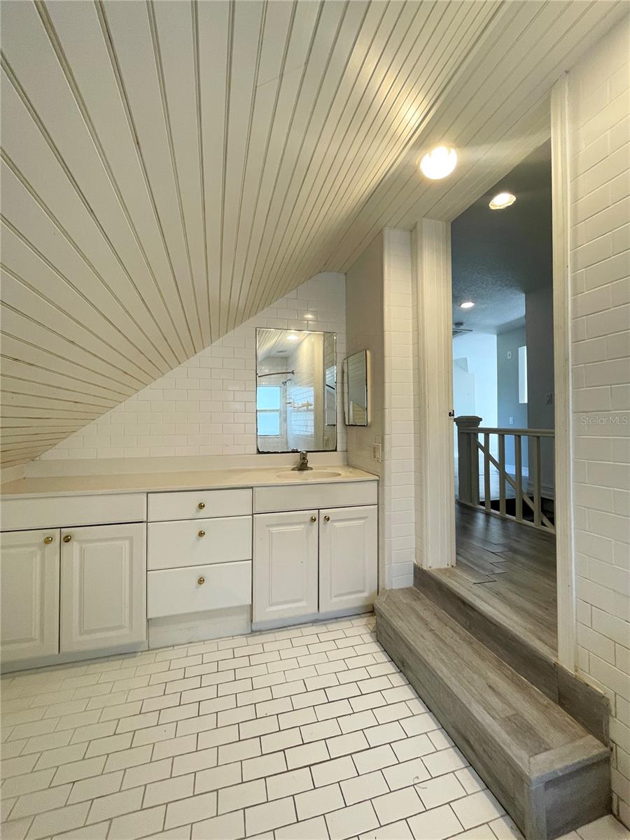 MANATEE GARDENS 02 EDITION - Residential Lease