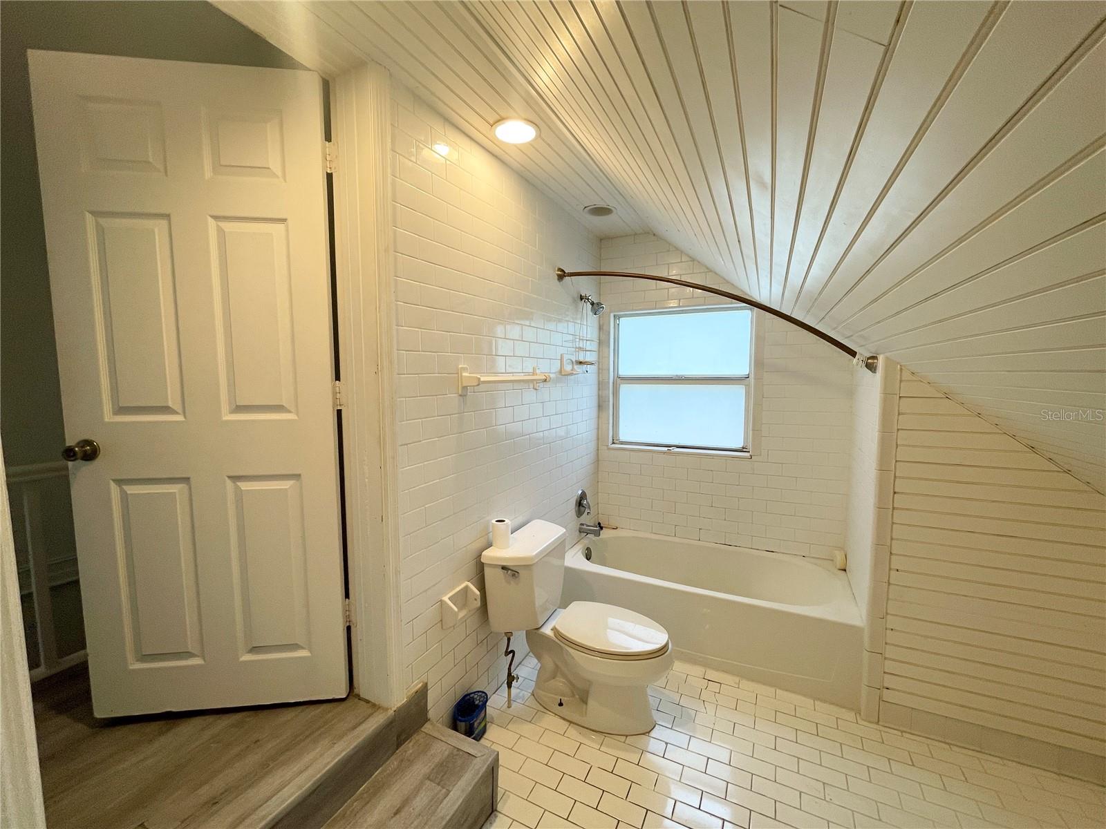 MANATEE GARDENS 02 EDITION - Residential Lease